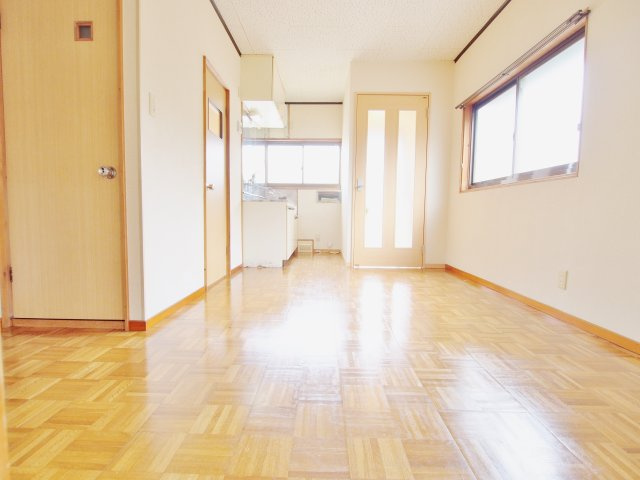 サンテラス八木の居間・リビング