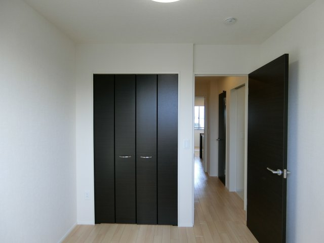 アジュール東福原の洋室