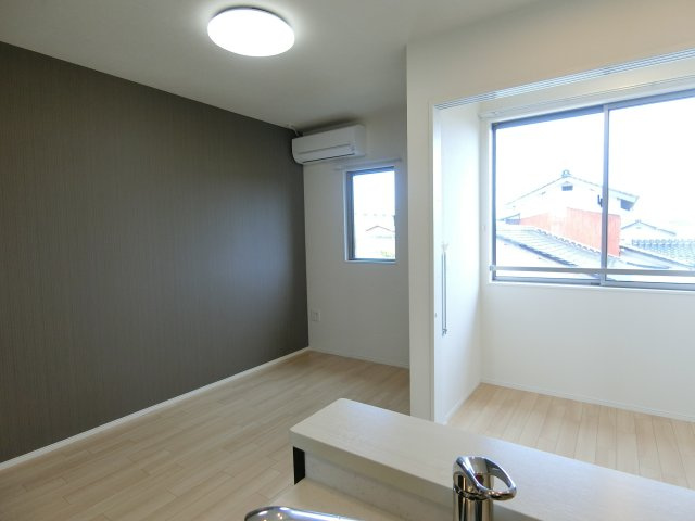 アジュール東福原の居間・リビング