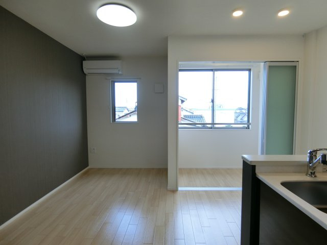 アジュール東福原の居間・リビング