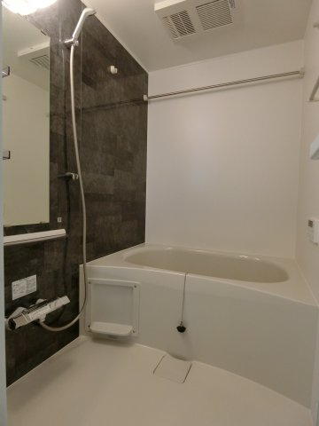 アジュール東福原の浴室