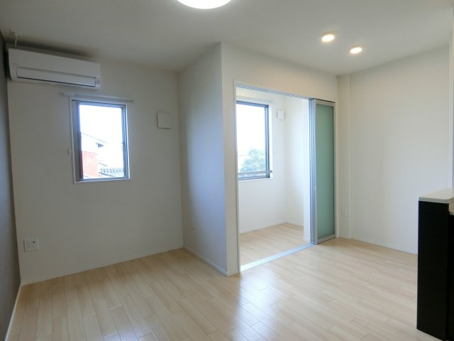 アジュール東福原の居間・リビング