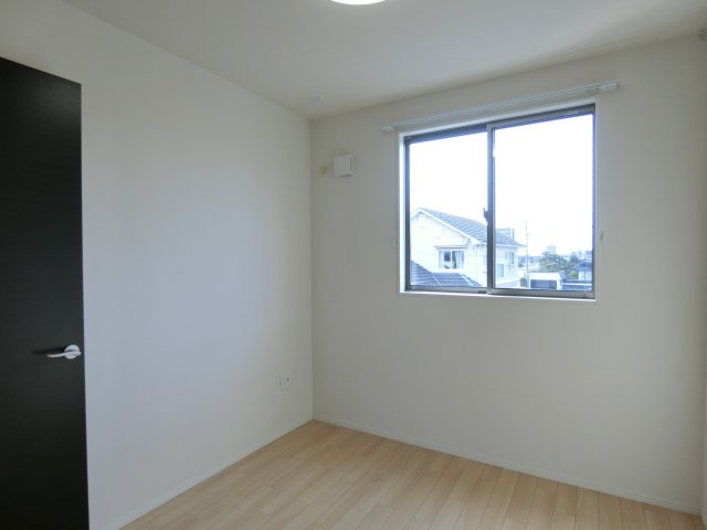 アジュール東福原の洋室