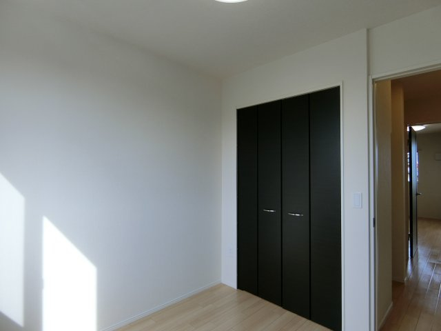 アジュール東福原の洋室