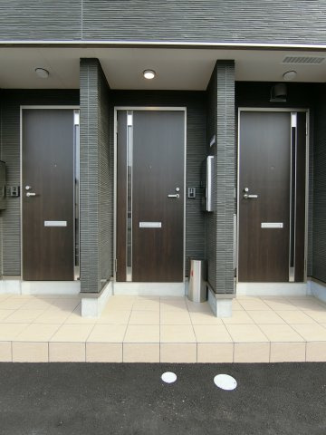 アジュール東福原の玄関