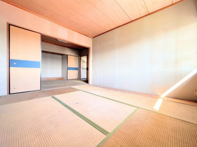 【和室】 | ◆成瀬五丁目中古戸建◆ | ◆柔らかい陽光が差し込む明るいお部屋を演出する設計。彩光の取れる窓が気持ちの良いお部屋を創り上げます。