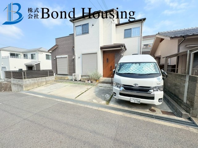 全居室収納スペースあり　玉津町新方　中古戸建の前面道路含む現地写真