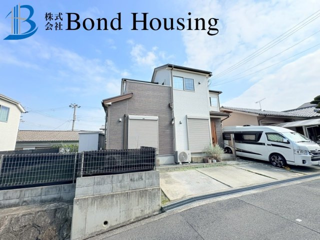 全居室収納スペースあり　玉津町新方　中古戸建の外観