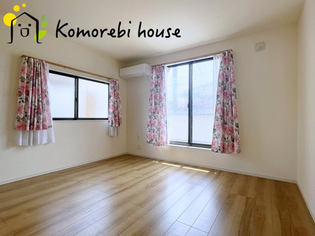 鴻巣市小松1丁目　中古戸建の寝室|開放的な寝室です