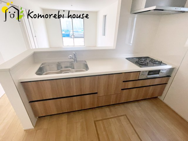 桶川市加納6期　新築一戸建て　グラファーレ　18のキッチン|収納豊富なキッチンで、食器や調理器具もすっきり整理。毎日の料理が楽しくなる空間です。