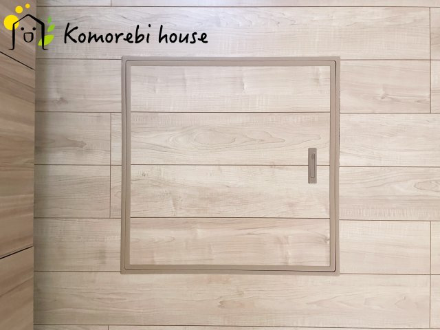 桶川市加納6期　新築一戸建て　グラファーレ　18の内装|調味料やストック食材、非常用品までまとめてしまえる床下収納。キッチン周りがすっきり片付き、必要な時にさっと取り出せる“賢い収納スペース”として毎日の家事を支えます。