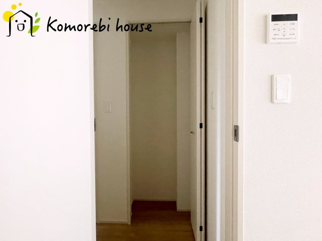 桶川市加納6期　新築一戸建て　グラファーレ　18の収納|収納力豊富のウォークインクローゼットは、整理整頓が簡単で見た目もすっきり。ハンガーラックや棚を活用して、自分だけの収納空間を自由にアレンジできます