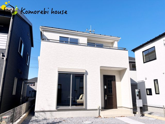 桶川市加納6期　新築一戸建て　グラファーレ　18の外観|耐久性に優れたサイディング貼りの外観。雨風に強く、汚れにくい素材で美しさが長持ちします。日々のメンテナンス負担を軽減し、家族の暮らしをしっかり守る安心の新築住宅です。