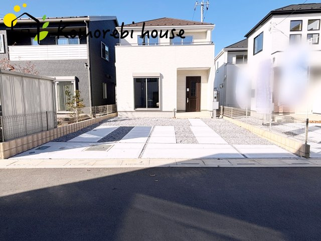 桶川市加納6期　新築一戸建て　グラファーレ　18の駐車場|並列2台駐車が可能なゆとりあるスペース。来客時や将来車が増えても安心の使い勝手です。