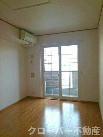 コート・ヤードⅢの居間・リビング