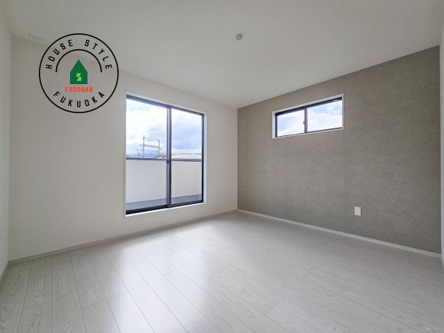 福岡市南区曰佐5丁目第2-4棟（1号棟）の寝室|主寝室には収納力に優れたクローゼットがありますので、お部屋もすっきり片付きます。