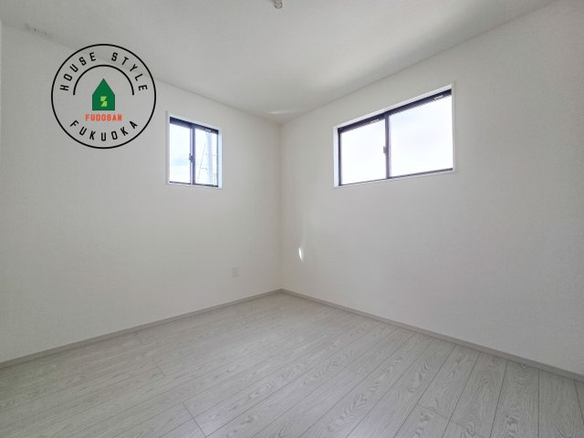 福岡市南区曰佐5丁目第2-4棟（1号棟）の子供部屋|柔らかい陽光が差し込む明るいお部屋を演出する設計。彩光の取れる窓が気持ちの良いお部屋を創り上げます。