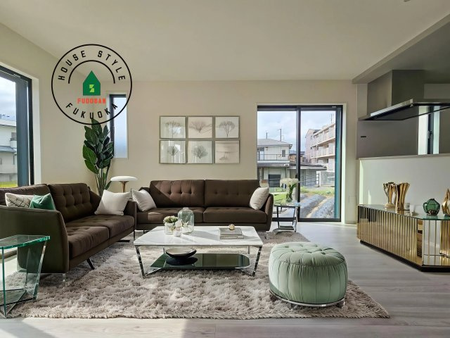 福岡市南区曰佐5丁目第2-4棟（1号棟）の居間・リビング|明るく開放的なリビングダイニングは豊かな陽光が注ぎ込み、やすらぎの空間を演出してくれます。ご家族で楽しいひとときをお過ごし下さい。※家具はCGを合成したものです。