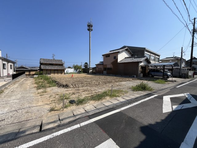 津市河芸町上野 売土地【全２区画】の前面道路含む現地写真