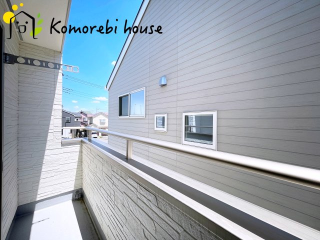 桶川市上日出谷南　2期　戸建て　ピュアガーデン　02のバルコニー|落ち着いた時間を過ごせるバルコニーです