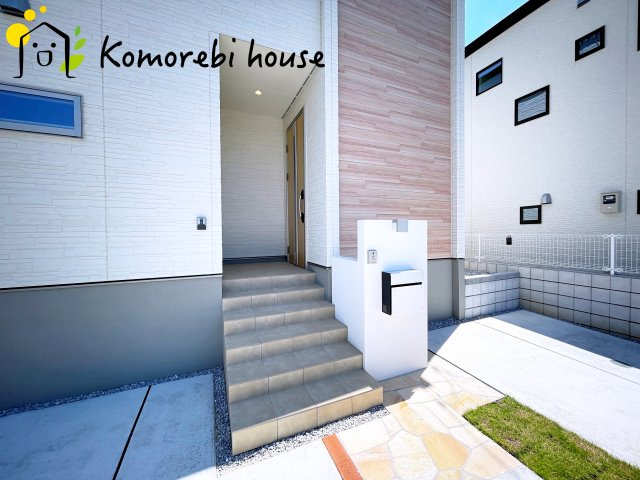 桶川市上日出谷南　2期　戸建て　ピュアガーデン　02の玄関|明るい玄関です