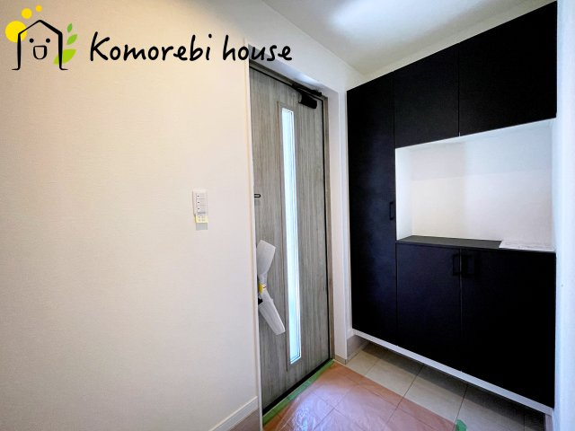 桶川市上日出谷南　2期　ピュアガーデン　戸建て　5号棟の玄関|落ち着いた玄関です