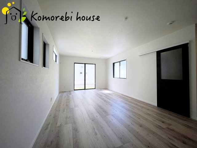 桶川市上日出谷南　2期　ピュアガーデン　戸建て　5号棟の居間・リビング|使いやすいリビングです