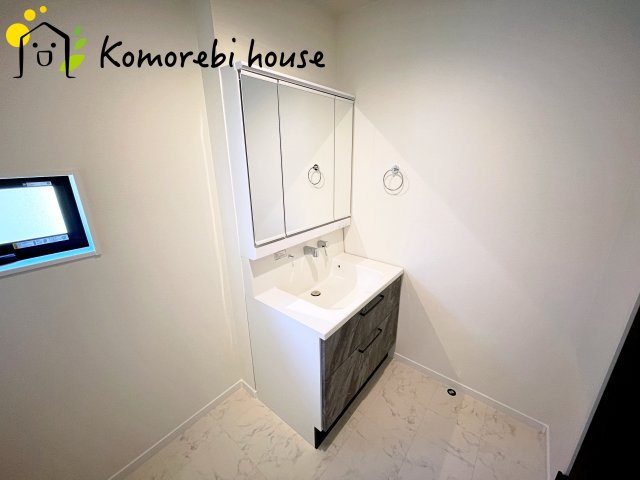 桶川市上日出谷南　2期　ピュアガーデン　戸建て　5号棟の独立洗面台|独立洗面台、朝の身支度には欠かせません