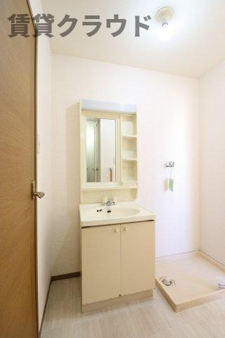 サニーコーポ・ハセベの洗面所|朝の準備に活躍する、洗面化粧台！