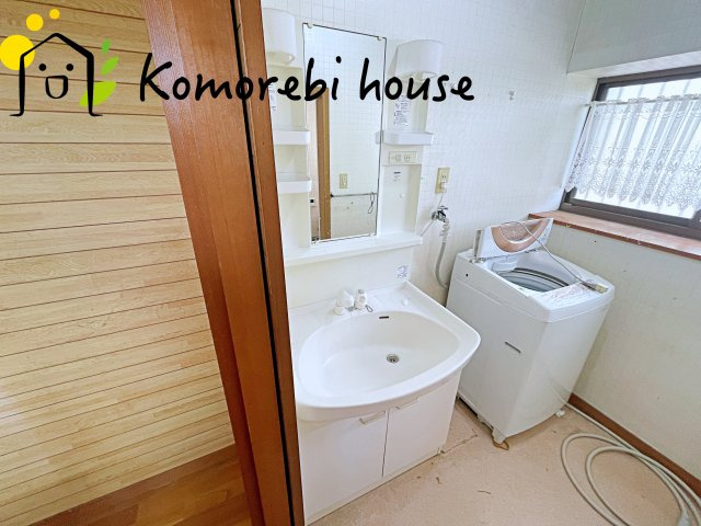桶川市下日出谷　中古一戸建ての独立洗面台|7/10 撮影済み