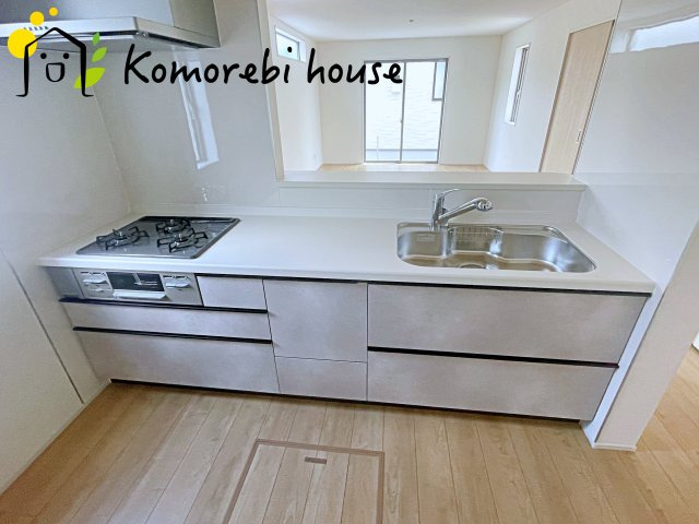 桶川市加納6期　新築一戸建て　グラファーレ　24のキッチン|収納豊富なキッチンで、食器や調理器具もすっきり整理。毎日の料理が楽しくなる空間です。