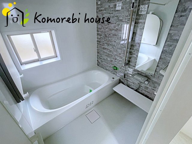 桶川市加納6期　新築一戸建て　グラファーレ　24の浴室|暖房・乾燥・換気が一体になった多機能浴室で、一年を通して快適に使えるのが魅力。冬は暖房であたたかく、雨の日は乾燥が洗濯物をしっかり乾かしてくれます。