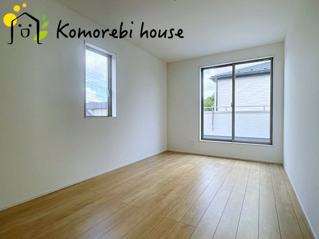 桶川市加納6期　新築一戸建て　グラファーレ　24の寝室|一日の疲れをゆっくり癒せる主寝室は、ベッドを置いてもゆとりある広さが魅力。収納完備で衣類もスッキリ収まり、静かで落ち着いた空間が快適な眠りをサポートします。