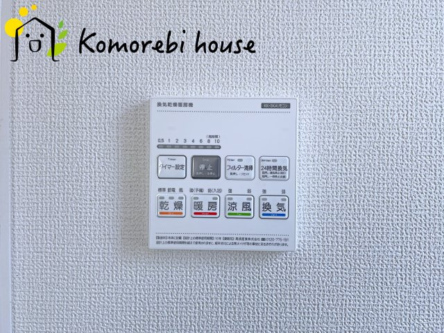 桶川市加納6期　新築一戸建て　グラファーレ　24の設備|衣類乾燥・換気・暖房など毎日使える多機能浴室乾燥機。雨の日や夜の部屋干しも気にせず、家事の負担をぐっと軽減してくれます。