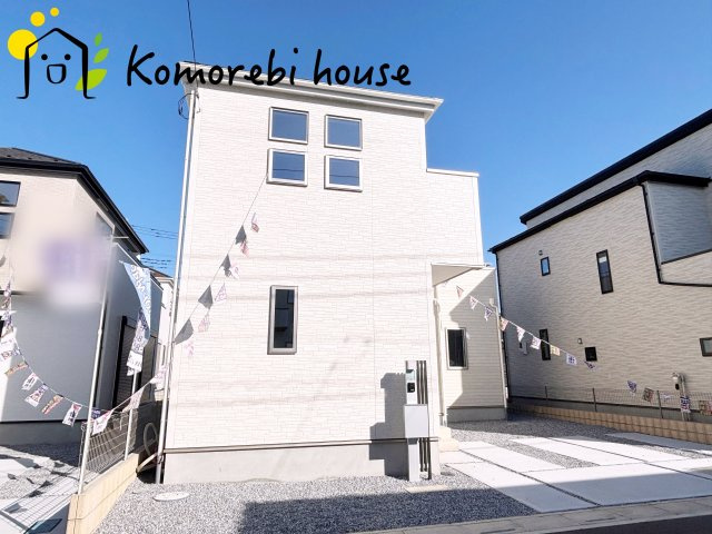 桶川市加納6期　新築一戸建て　グラファーレ　24の外観|耐久性に優れたサイディング貼りの外観。雨風に強く、汚れにくい素材で美しさが長持ちします。日々のメンテナンス負担を軽減し、家族の暮らしをしっかり守る安心の新築住宅です。																	