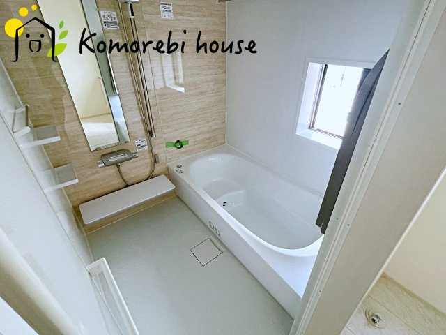 桶川市加納6期　新築一戸建て　グラファーレ　25の浴室|暖房・乾燥・換気が一体になった多機能浴室で、一年を通して快適に使えるのが魅力。冬は暖房であたたかく、雨の日は乾燥が洗濯物をしっかり乾かしてくれます。