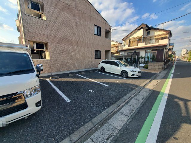 レジオンの駐車場|車をお持ちの方に嬉しい駐車場付きの物件です