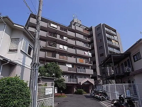 グレーシィ金剛アルティプラザの外観