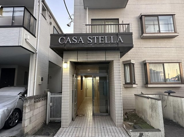 さいたま市中央区上峰１丁目の賃貸マンションのエントランス