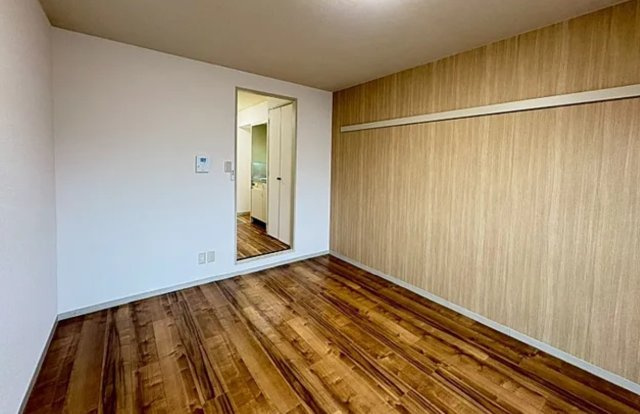 三重県名張市　1棟投資マンションの洋室