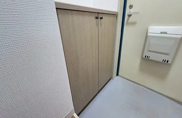 三重県名張市　1棟投資マンションの玄関