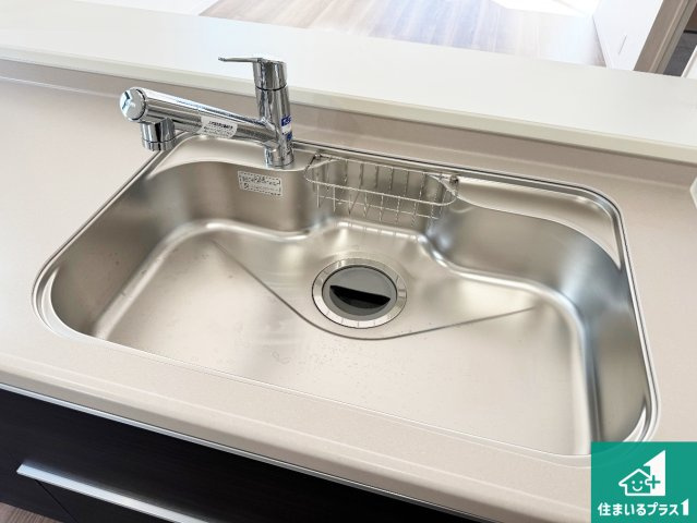 豊中市本町　第4期　新築一戸建ての設備|蛇口の先端に浄水器を内蔵しています！原水と浄水、お湯と冷水、シャワーの切替えがワンタッチなので用途によって使い分けられます。