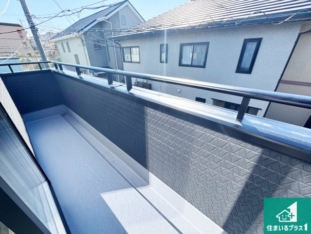 豊中市本町　第4期　新築一戸建てのバルコニー|日当たりのよいバルコニー！お部屋が開放的に！