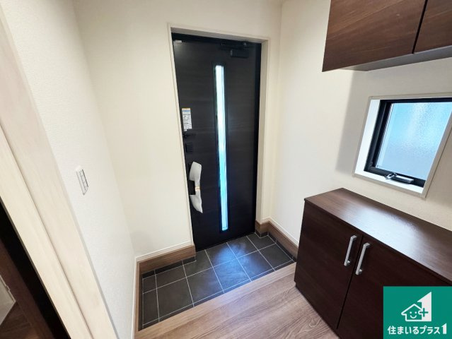 豊中市本町　第4期　新築一戸建ての玄関|シューズボックスにはたくさんの靴が収納できるので玄関周りはいつもスッキリ！ご家族が増えても安心！