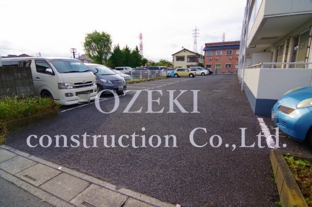 ドミールシャルマンの駐車場