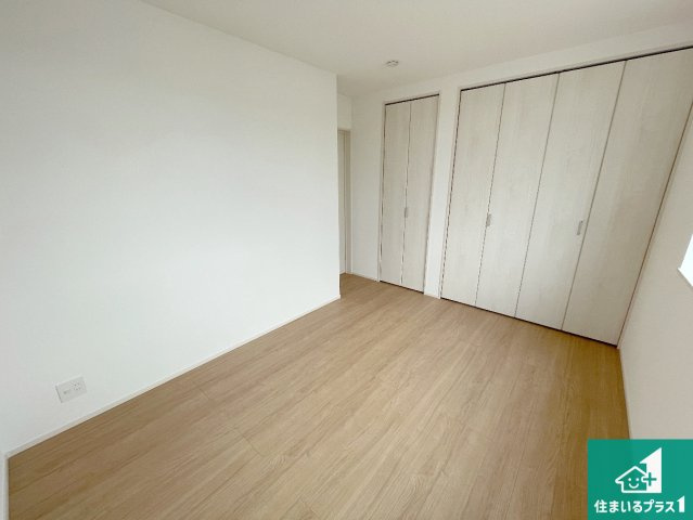 高槻市野田　第9期　新築一戸建ての洋室|シンプルな洋室は、自分好みのインテリアが楽しめます♪ご家族とインテリアや家具を選びに行くのは新築購入時の醍醐味の一つです。ぜひお楽しみください♪