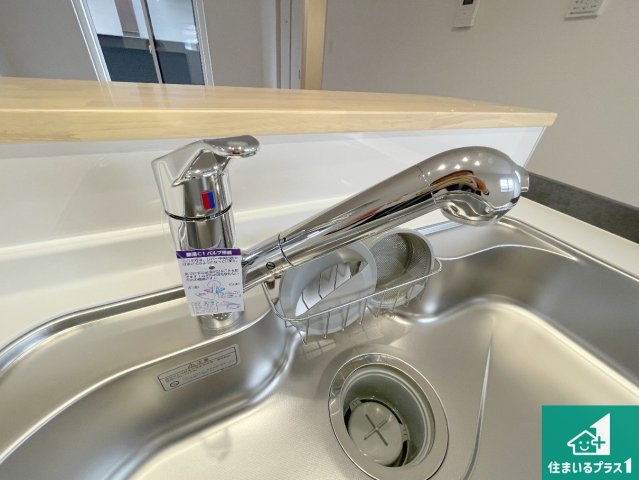 高槻市野田　第9期　新築一戸建ての設備|浄水器を内蔵！炊飯時、お茶を作る時に安心してお水を使えます！お湯と冷水、浄水と原水、シャワーの切替えもワンタッチです！