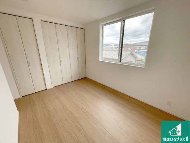 高槻市野田　第9期　新築一戸建ての洋室|シンプルな洋室は、自分好みのインテリアが楽しめます♪ご家族とインテリアや家具を選びに行くのは新築購入時の醍醐味の一つです。ぜひお楽しみください♪