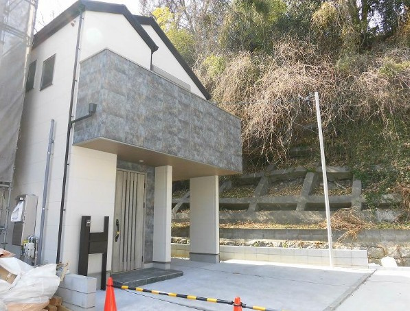 岡山手町　新築一戸建ての外観|新しい生活にいかがでしょうか？外観はお住まいの顔になります。こだわりたいポイントですね。外壁塗装や屋根塗装のご相談も承っております。
■現地内覧・資金計画相談・住宅ローン相談もお問合せ受付中■