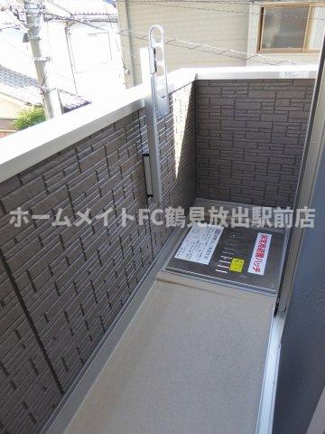 大阪市城東区諏訪１丁目のアパートのバルコニー